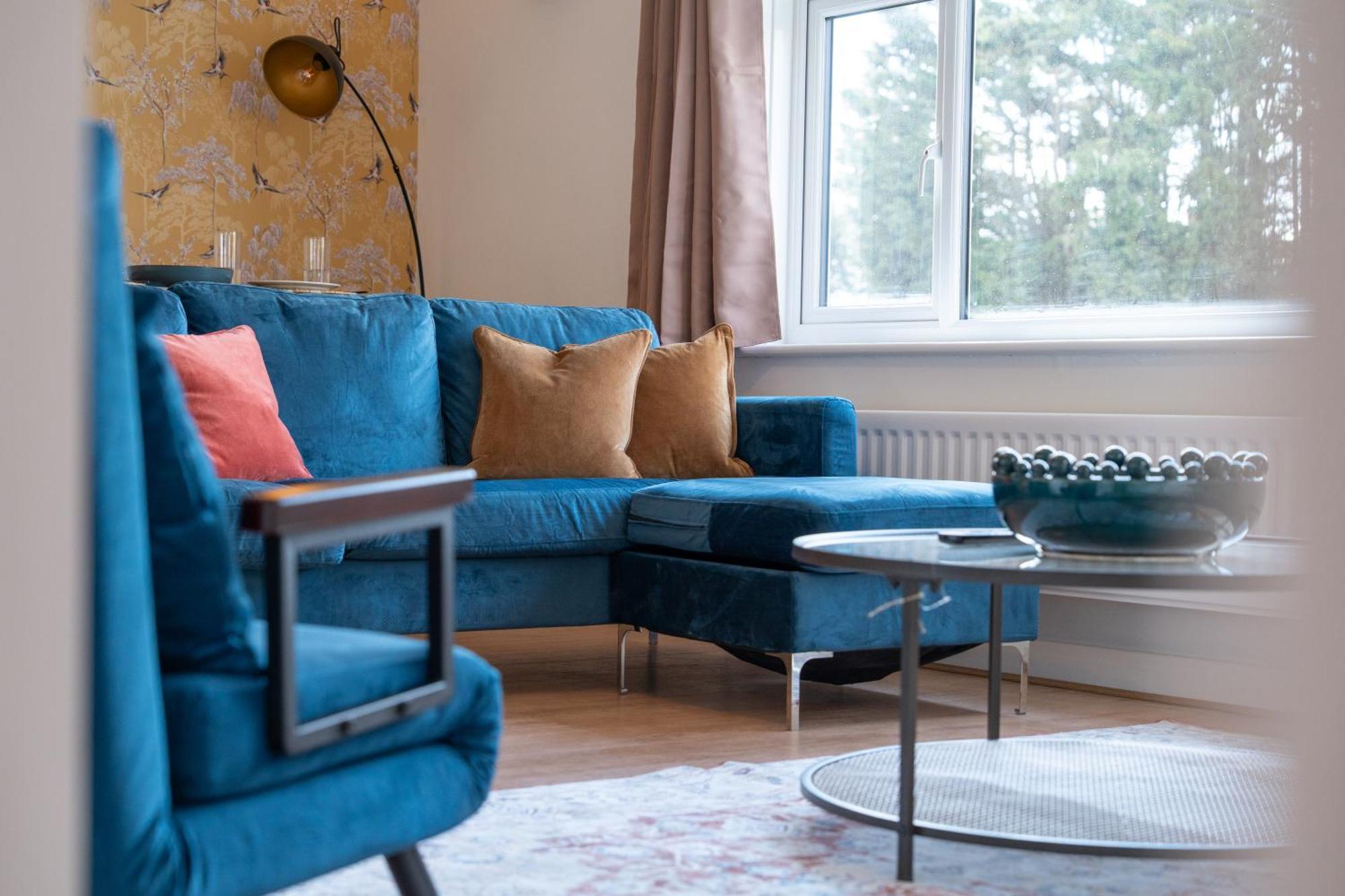 Stylish 4 Bedroom Spacious Retreat With Parking - Sleeps 10 - Families & Contractors Canterbury Exterior foto